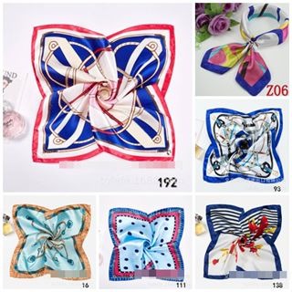 小方巾/小絲巾/披肩兩用印花 百搭秋冬圍巾空姐/小領巾裝飾時尚小圍巾 台灣現貨/加購平口袋/加購塑料加合金小胸針 方巾-細節圖5