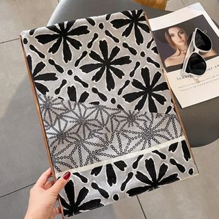 新款春夏秋冬季民族風披肩粉底樹葉棉麻圍巾女兩用空調防曬紗巾 印花復古棉麻圍巾女冬季保暖時尚空調披肩紗巾沙灘巾度假絲巾-細節圖7