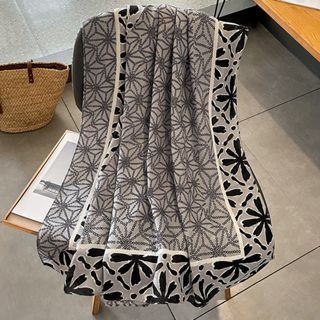 新款春夏秋冬季民族風披肩粉底樹葉棉麻圍巾女兩用空調防曬紗巾 印花復古棉麻圍巾女冬季保暖時尚空調披肩紗巾沙灘巾度假絲巾-細節圖8