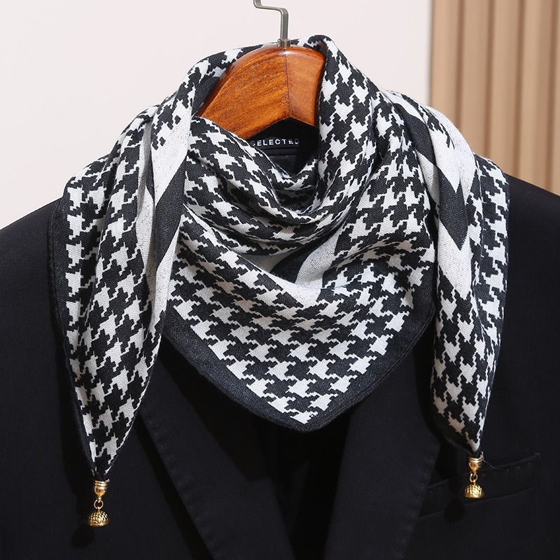 秋冬新款氣質百搭保暖圍巾洋氣領巾絲巾韓版小金球磁扣絲巾 台灣賣家快速出貨 水鑽 磁扣 絲巾 項鏈 裝飾 暗扣圍脖氣質-細節圖6