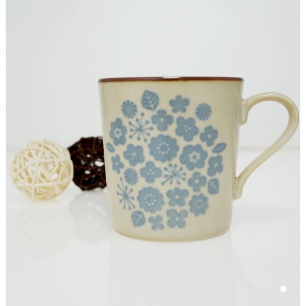 日本進口製造 藍色小花馬克杯 美濃燒 北歐風 陶瓷杯 日式茶杯 杯子 水杯 咖啡杯  300ml-細節圖4