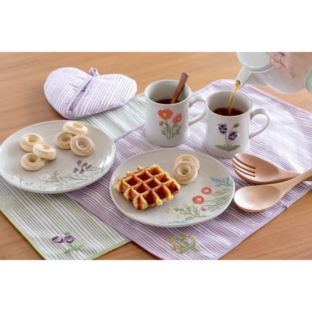 日本 BISQUE 紫色三色堇 造型馬克杯 300ml | 附禮盒 可微波馬克杯 日本馬克杯 入厝禮 咖啡杯 日本進口-細節圖5