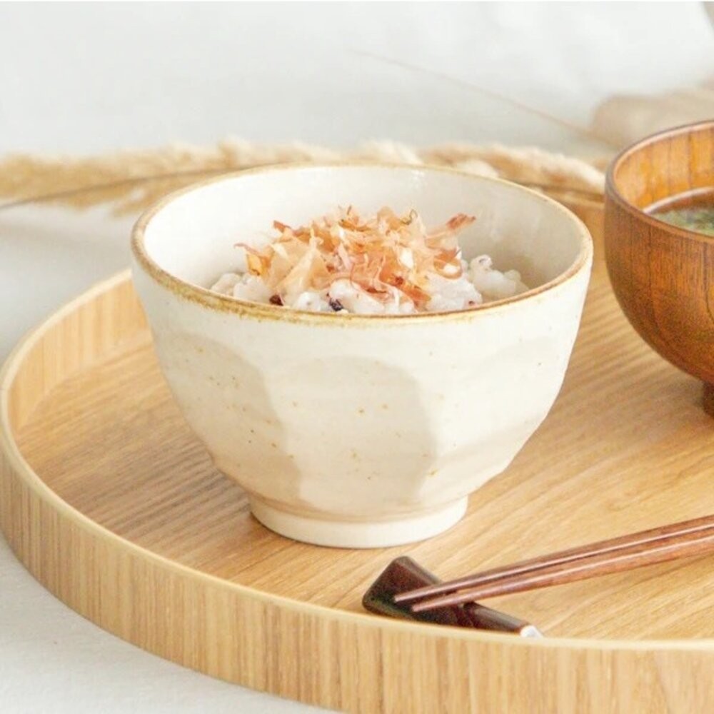 日本製 削角陶瓷飯碗 杏白色 飯碗 陶瓷碗 餐碗 湯碗 斗笠碗 日本碗 碗盤 日式碗 優格碗 可微波碗 日本進口-細節圖6