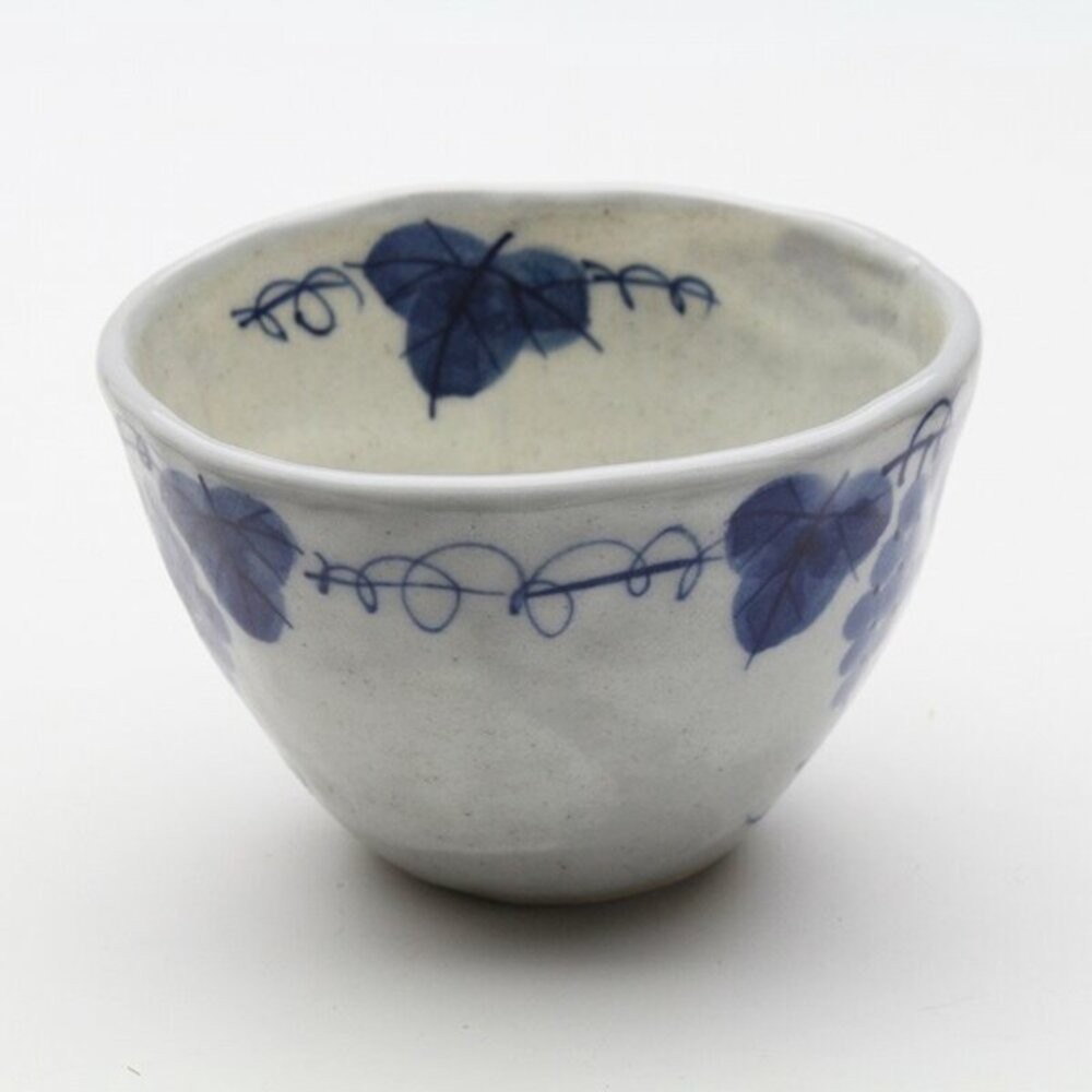 日本瀨戶燒 粉引葡萄茶杯 陶瓷麵碗 湯碗 片口杯 茶杯 茶碗 豬口杯 藍白葡萄紋 日式餐具 食器 日本進口-細節圖2