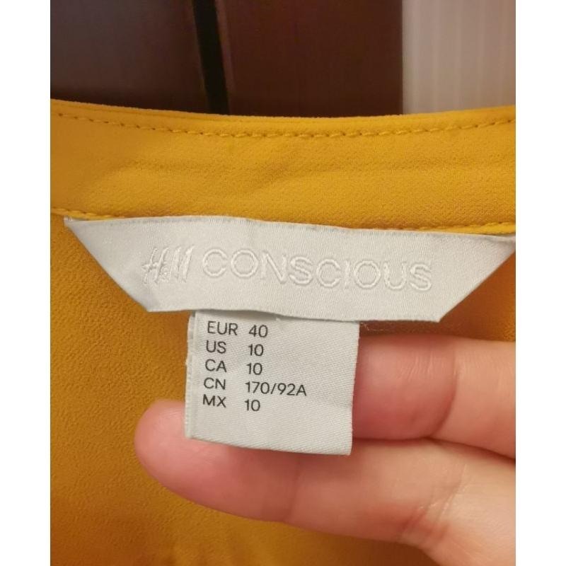 二手九成新女士夏季衣物，H&M Conscious鮮黃色低V領雪紡紗背心上衣一件，尺碼40號-細節圖4