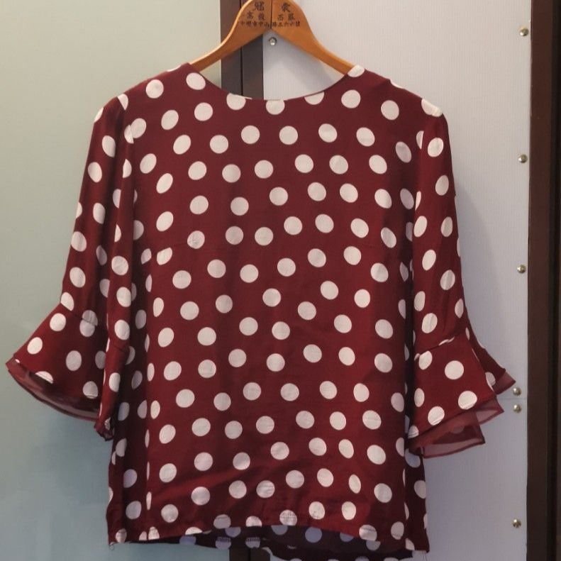 全新女士韓版bridge夏季上衣，紅底白色圓點+荷葉邊七分袖-細節圖2