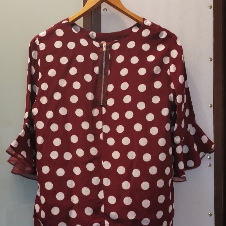 全新女士韓版bridge夏季上衣，紅底白色圓點+荷葉邊七分袖-細節圖3