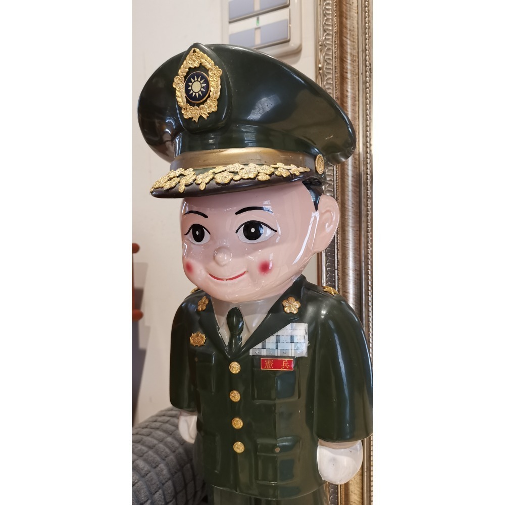 二手大型陶瓷公仔，憲兵隊長，高度大約52.5公分，只能用中華郵政寄送-細節圖4