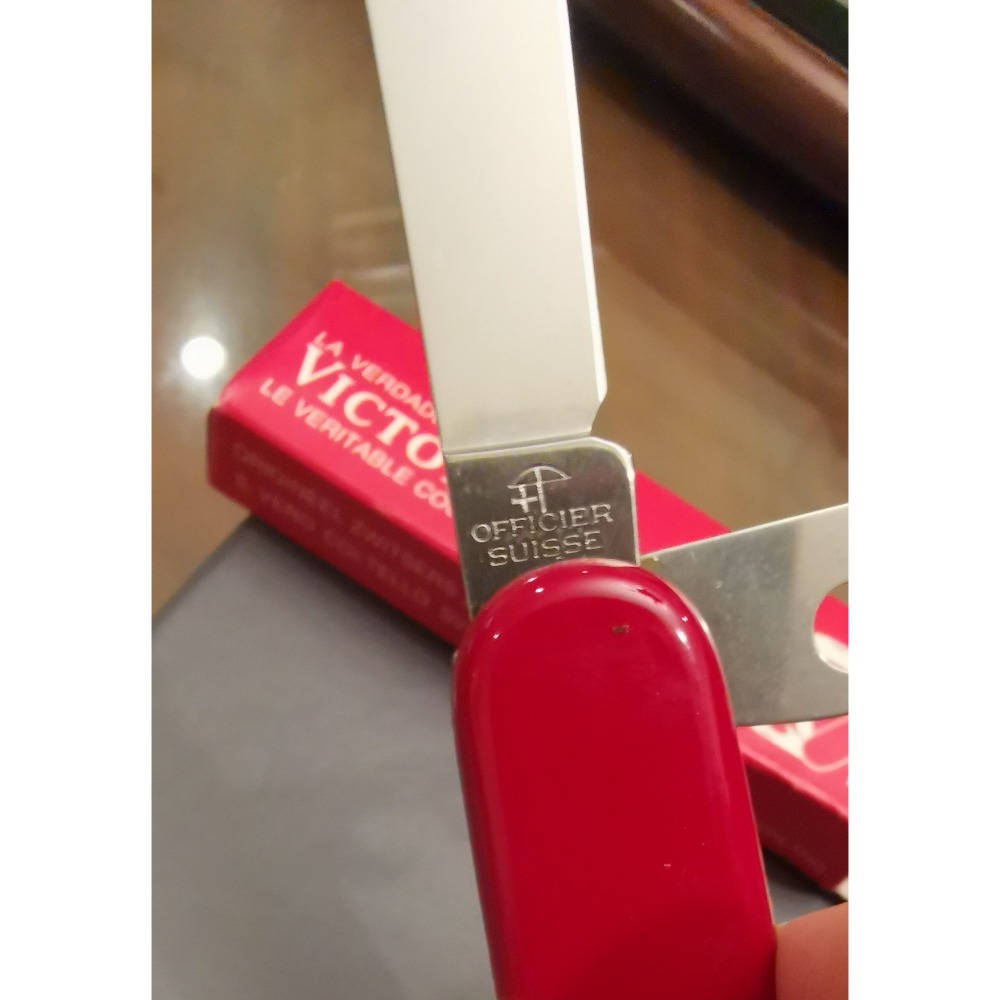 Victorniox12用瑞士刀一把，附原廠盒裝-細節圖3