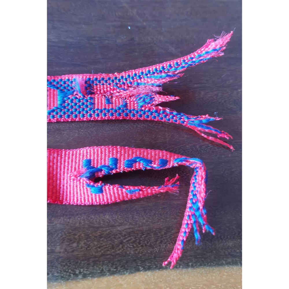 二手商品，紅色藍字刺繡編織彩帶，字樣GOD BLESS AMERICA-細節圖3