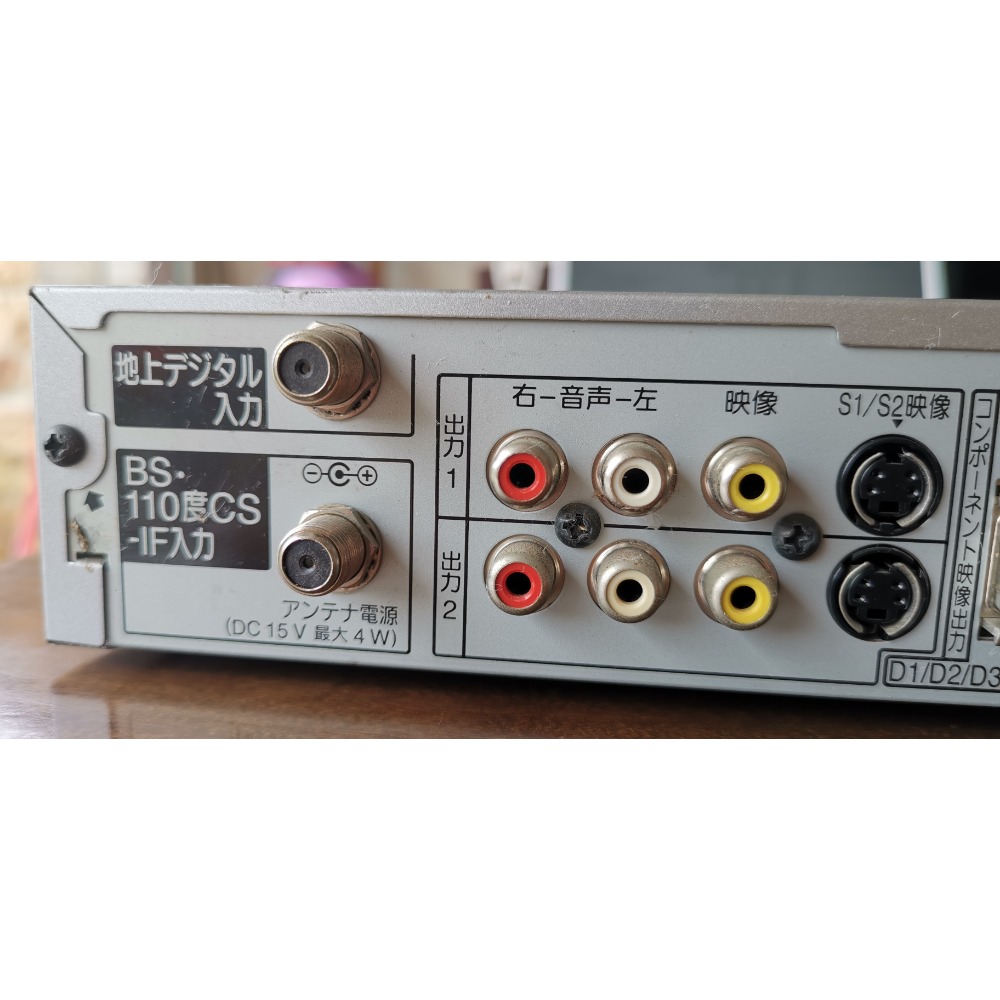 二手商品，日本原裝，Panasonic衛星接收器TU-MHD600，附遙控器（無電池）、電源線（有幾處膠皮破損）、傳輸線-細節圖4