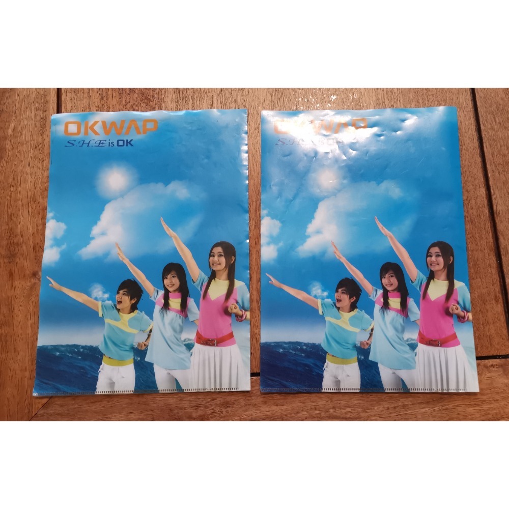 絕版收藏品，SHE代言OKWAP全新紅包袋一組五入+兩個二手L型文件夾，打包一起賣-細節圖5