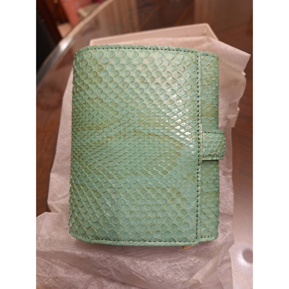 全新翠綠色蟒蛇皮短夾，附包裝紙盒-細節圖2