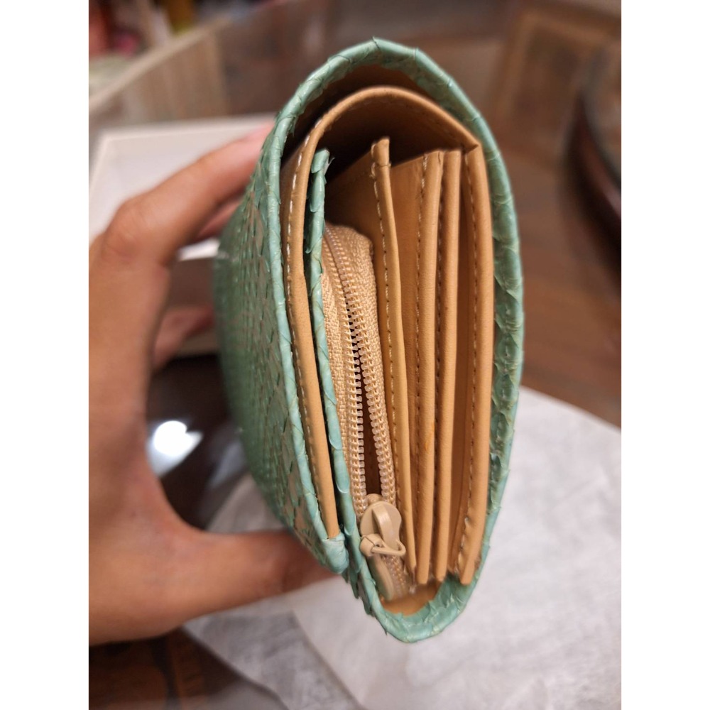 全新翠綠色蟒蛇皮短夾，附包裝紙盒-細節圖5