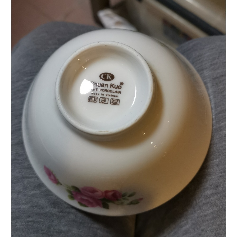 二手餐具，越南製造全國瓷器，玫瑰花圖案飯碗，四個打包一起賣-細節圖2