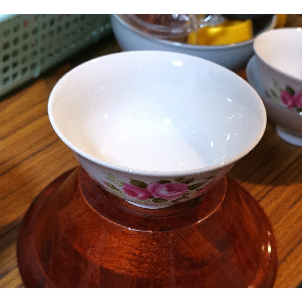 二手餐具，越南製造全國瓷器，玫瑰花圖案飯碗，四個打包一起賣-細節圖3