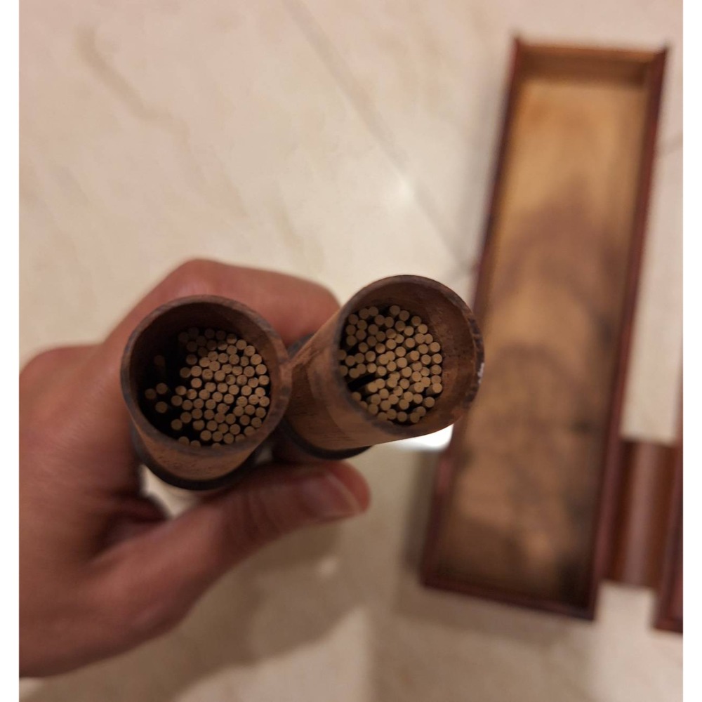 臻品越南紅土沉香, 紅木管裝線香兩管+臥香盒+臥香台, 四樣商品打包一起賣-細節圖5