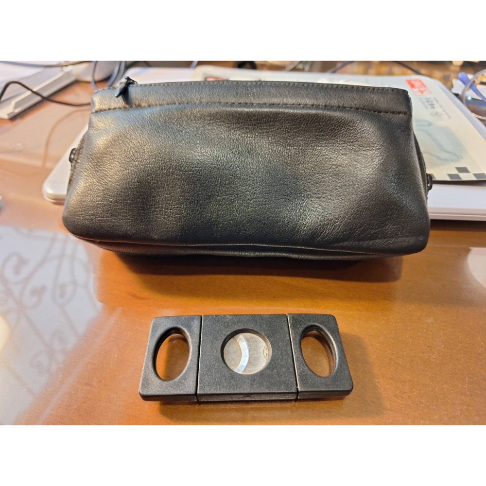 二手商品, 德國製造雪茄用具黑色真皮收納包+雪茄剪,兩樣商品打包一起賣-細節圖2