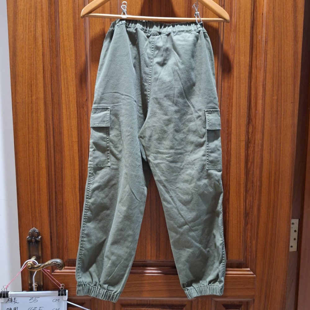 二手UNIQLO童裝軍綠色束口長褲, 尺碼140-細節圖2