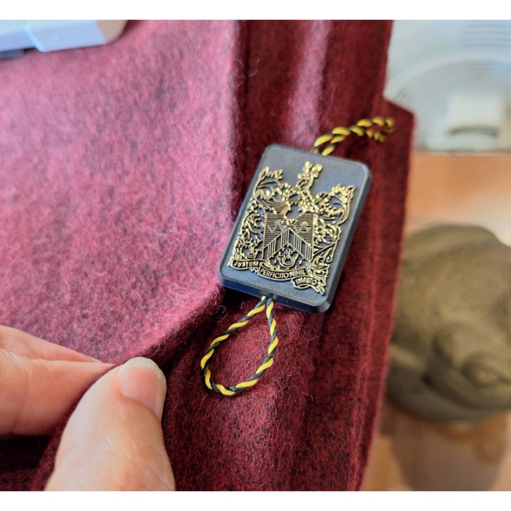 全新商品,英國製造, JOHN FOSTER from Queensbury暗紅色厚實羊毛布料一塊-細節圖4