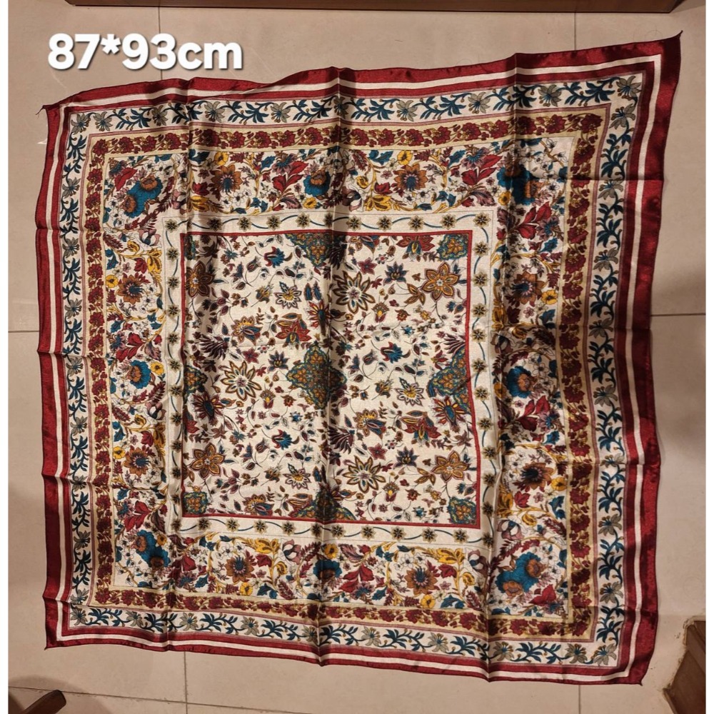 全新商品,花朵圖案正方形絲巾一條,尺寸87*93cm-細節圖4