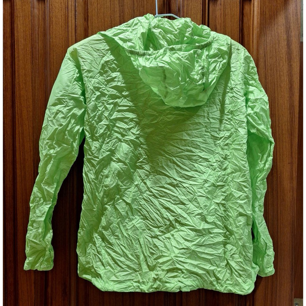 女士二手衣, 迪卡儂螢光綠色皮膚衣/防曬衣, 尺碼S號/165/88y-細節圖2