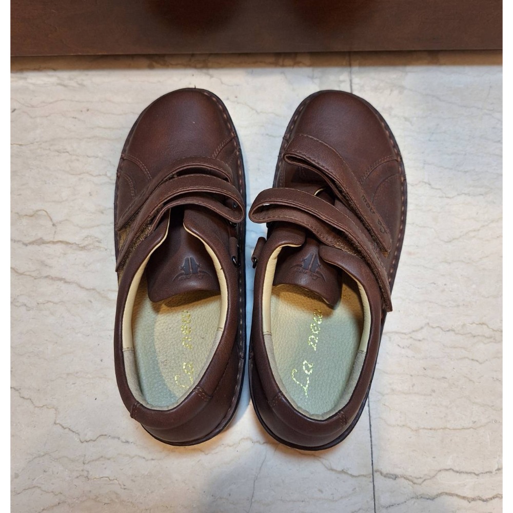 二手女鞋,La New咖啡色圓頭牛皮魔鬼氈黏貼式休閒鞋,尺碼24號-細節圖3