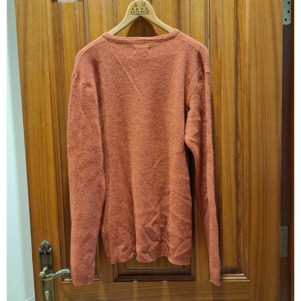男士二手UNIONBAY磚紅色小V領羔羊毛毛衣, 尺碼M號-細節圖2