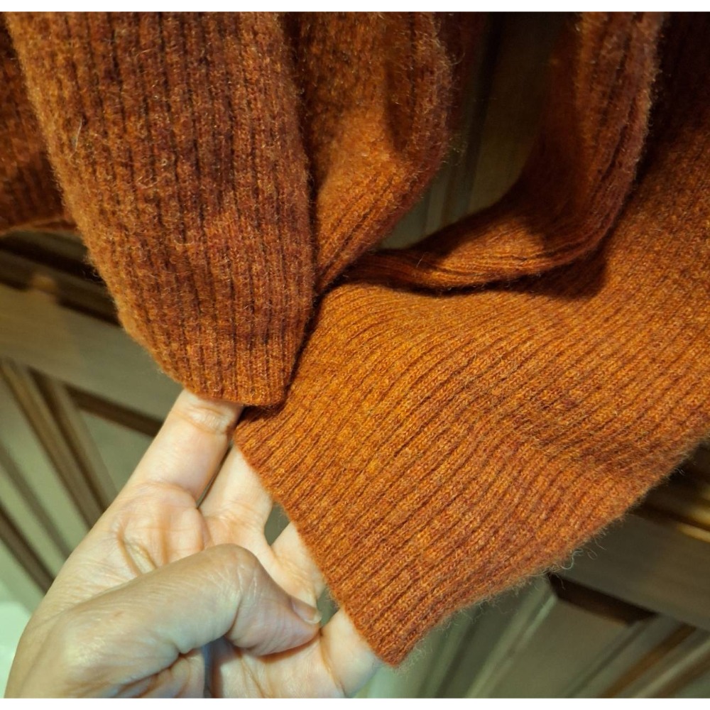 男士二手UNIONBAY磚紅色小V領羔羊毛毛衣, 尺碼M號-細節圖4