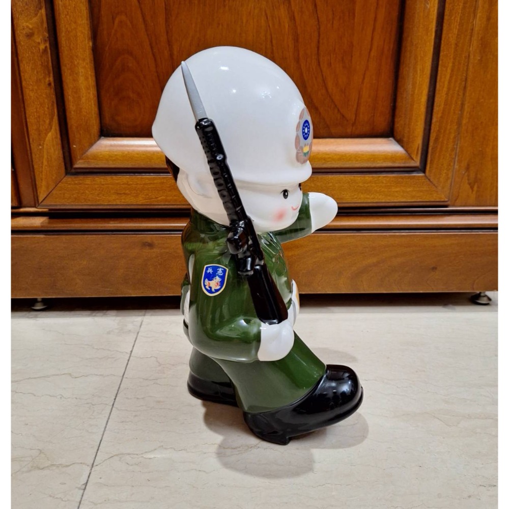 全新陶瓷公仔, 憲兵陶瓷公仔,高度約29公分, 商品尺寸約29*16*16cm, 現貨三尊-細節圖5