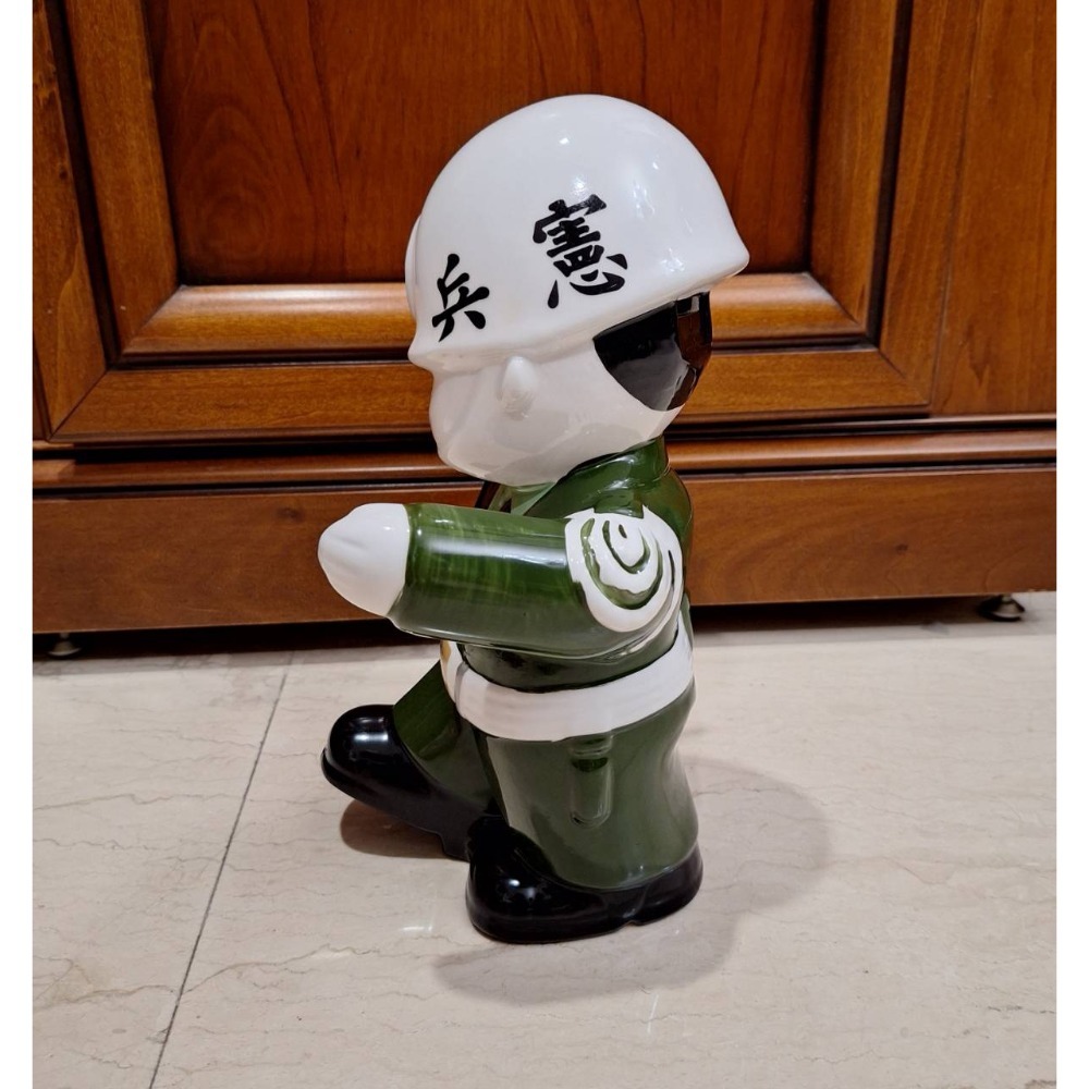 全新憲兵陶瓷公仔,高度約29公分, 商品尺寸約29*16*16cm, 現貨三尊-細節圖7