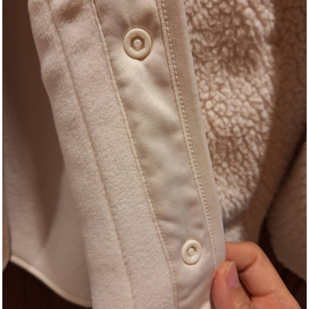 全新外套, uniqlo女童米白色毛絨刷毛開襟長袖外套, 尺碼150公分. 大人也可穿-細節圖3