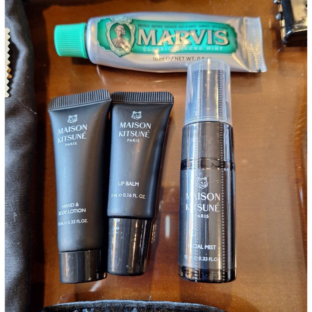 全新商品, 長榮航空皇璽桂冠艙與Maison Kitsuné 聯名過夜包全套-細節圖2