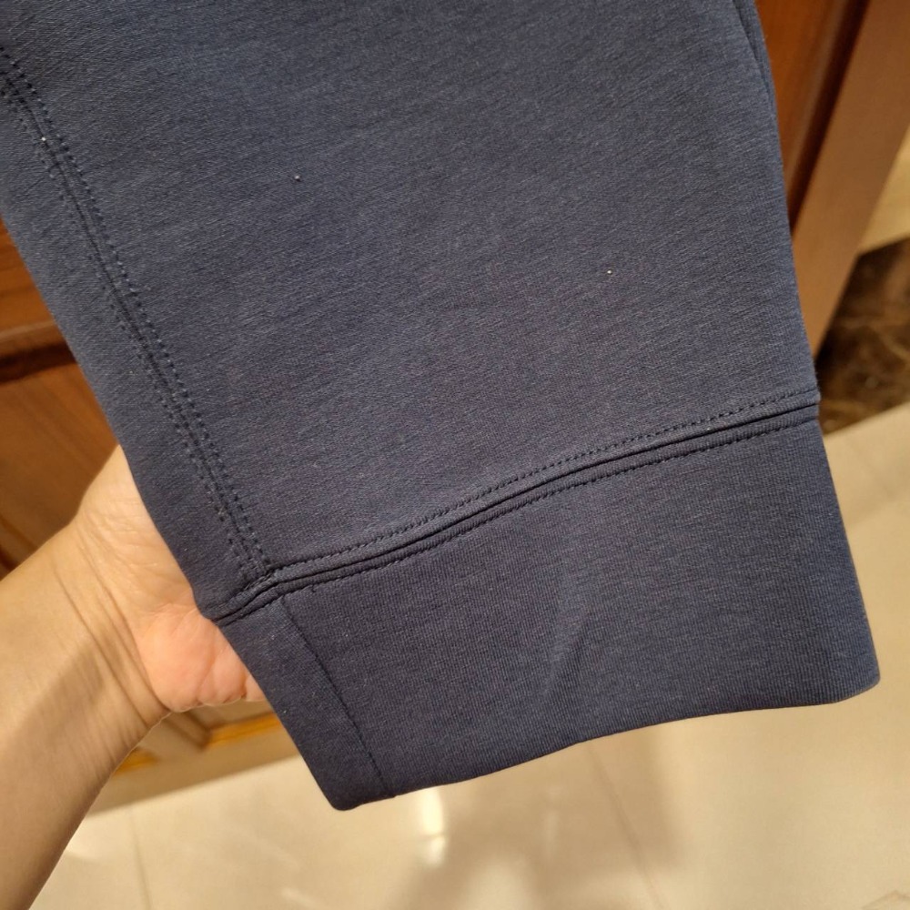 二手Uniqlo男士深藍色DRY束腳、鬆緊帶腰圍,彈性休閒褲（款式編號 341-465205）, 尺碼L號-細節圖4