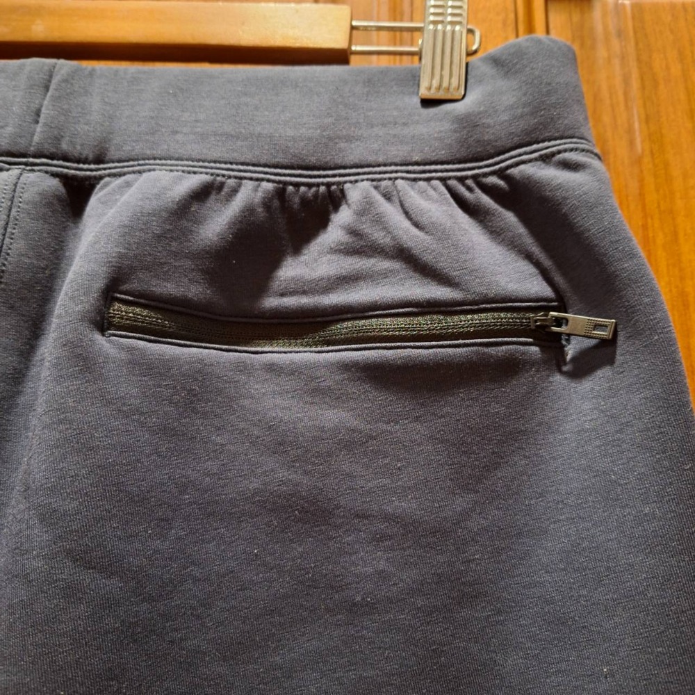 二手Uniqlo男士深藍色DRY束腳、鬆緊帶腰圍,彈性休閒褲（款式編號 341-465205）, 尺碼L號-細節圖5