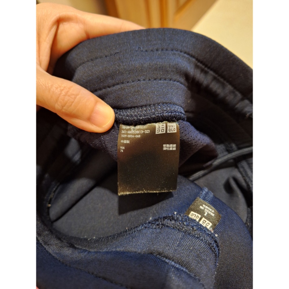 二手Uniqlo男士深藍色DRY束腳、鬆緊綁帶腰圍,彈性休閒褲（款式編號440538）, 尺碼L號-細節圖5