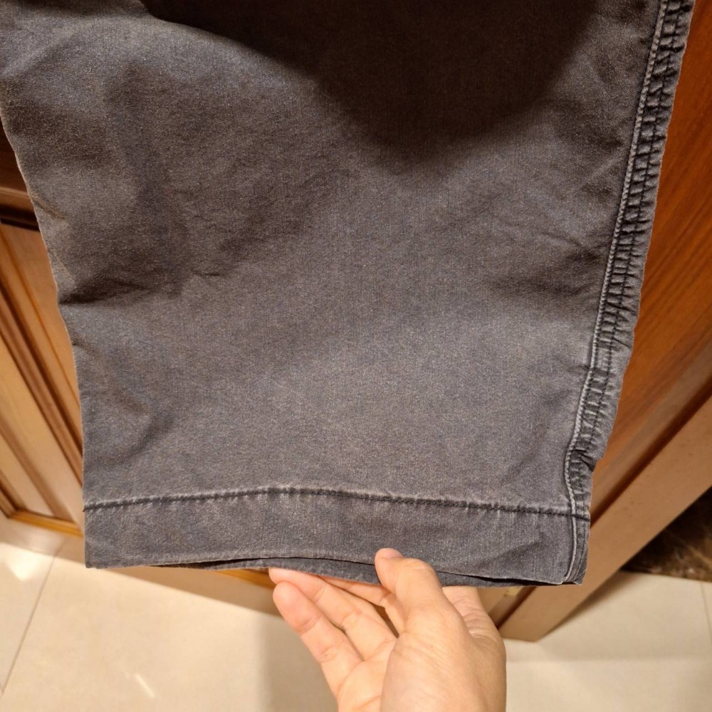 二手UNIQLO : C 系列男士寬版降落傘褲/款式編號472852, 尺寸 L號/ DARK GRAY-細節圖4