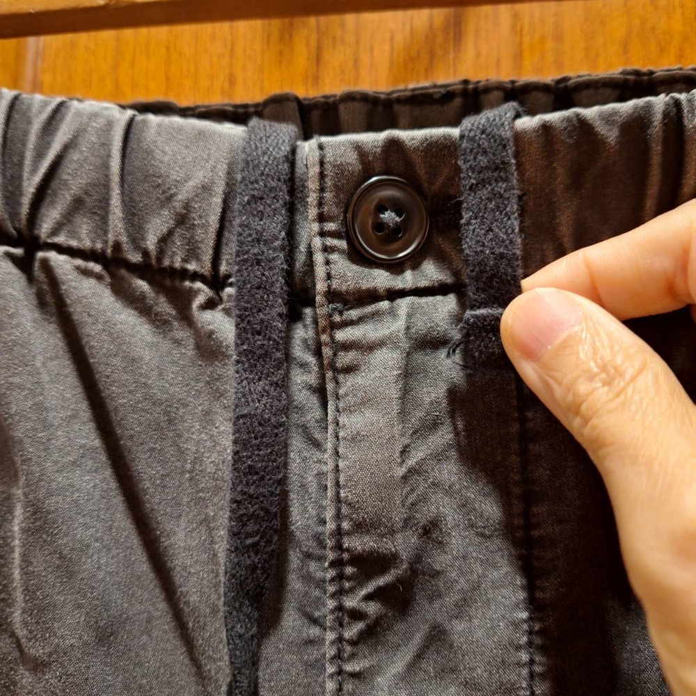 二手UNIQLO : C 系列男士寬版降落傘褲/款式編號472852, 尺寸 L號/ DARK GRAY-細節圖5