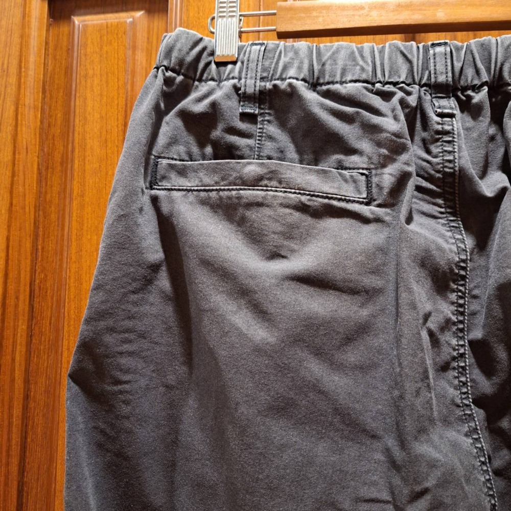 二手UNIQLO : C 系列男士寬版降落傘褲/款式編號472852, 尺寸 L號/ DARK GRAY-細節圖6