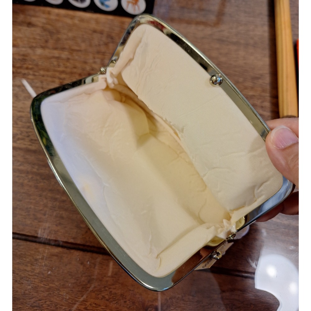 全新商品，日本手工製造，立體玫瑰圖案，口金開口收納化妝包-細節圖3