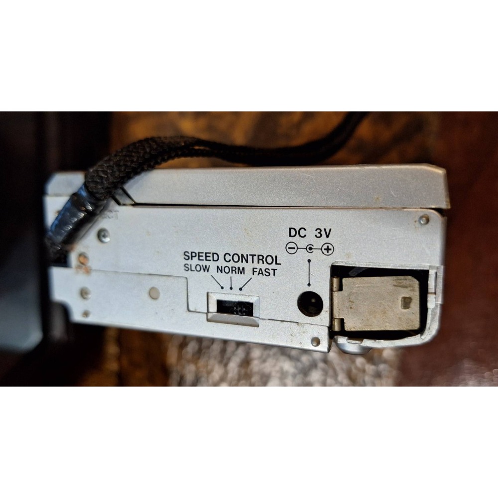 故障零件機, 日本製造Sanyo M1800F 卡帶錄音機，銀色外殼-細節圖5