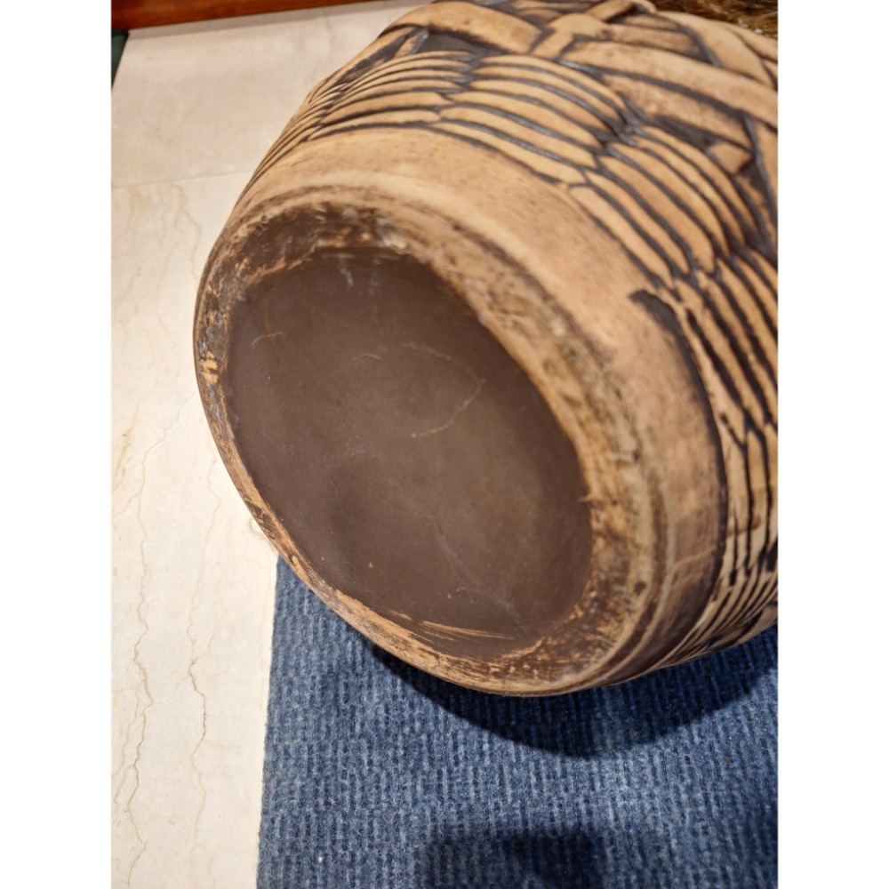 老物件，重達 1900 公克的台灣早期古早味手作磚胎提樑大茶壺（龍罐）-細節圖9