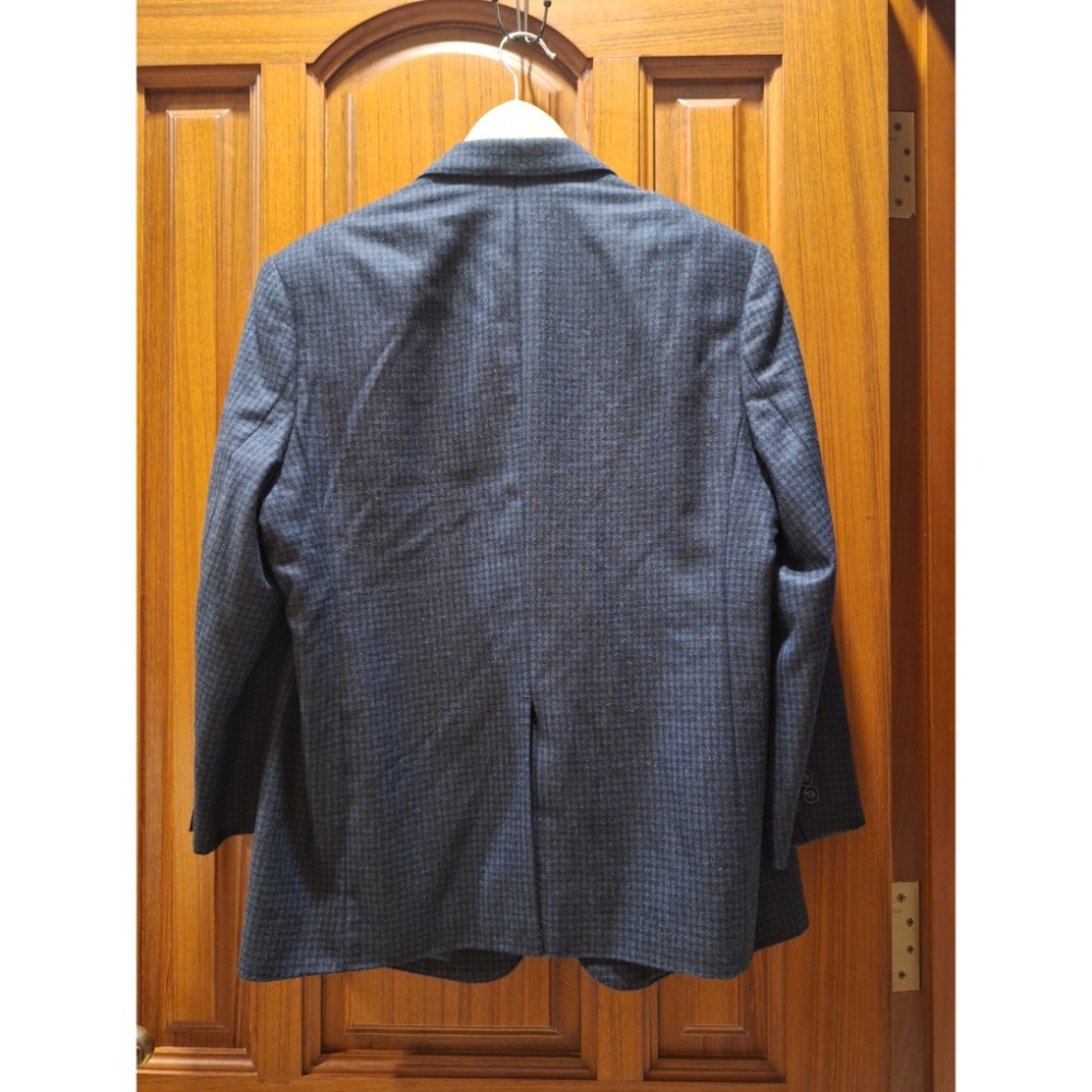 二手男士手工訂製西裝外套，採用義大利Loro Piana 的 CASHPIMA® VELVET羊絨與棉混紡天鵝絨布料製成-細節圖2