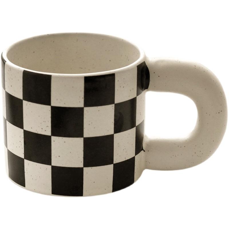 ★TiTi Choice堤堤選居家生活★棋盤格胖把手馬克杯 陶瓷杯 二色-細節圖3