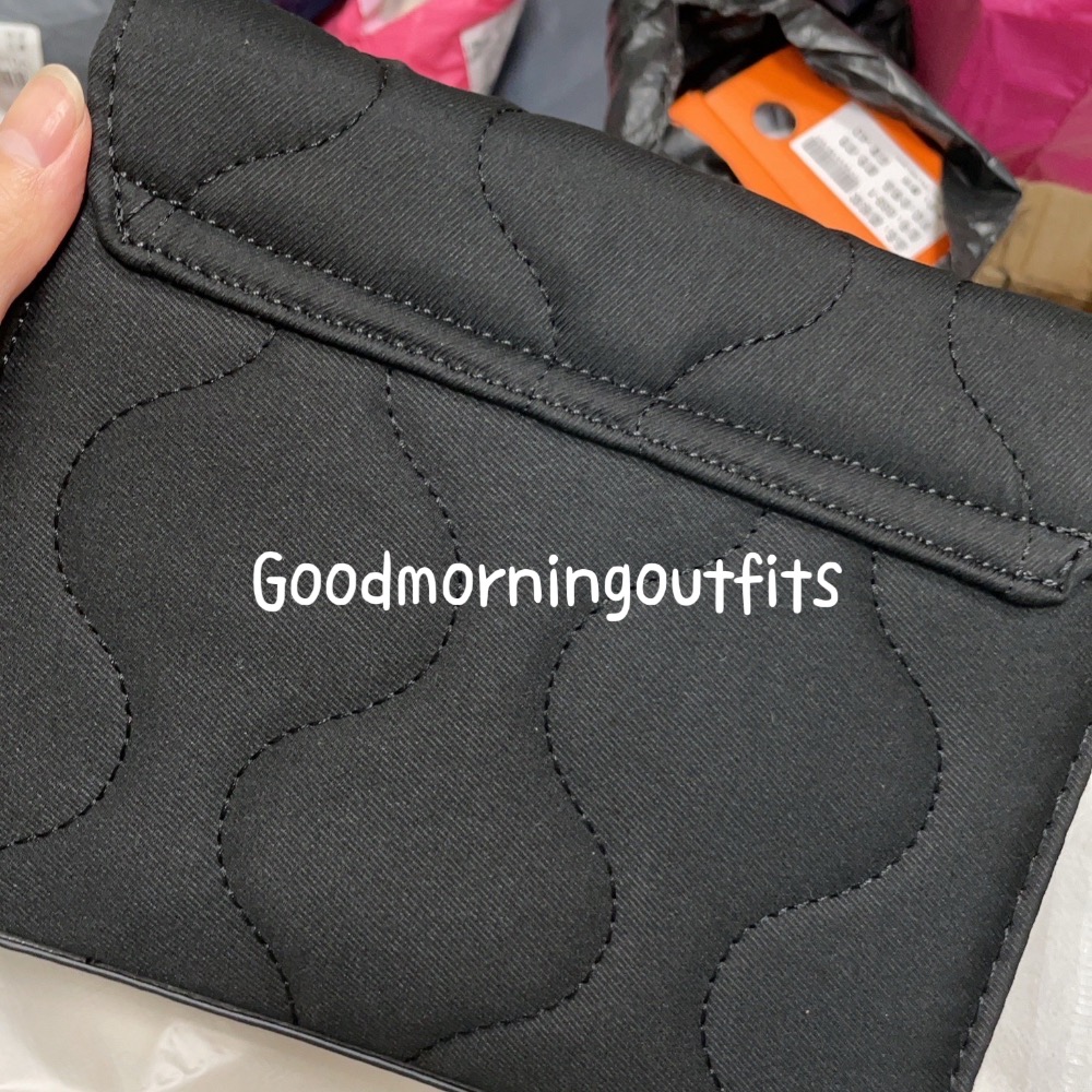 ￼早衣服》 2402💌 西太后 土星 logo 鏈條 翻蓋 黑色斜背包 黑色小包 波浪紋 小方包 尼龍布 單肩 斜挎包-細節圖3