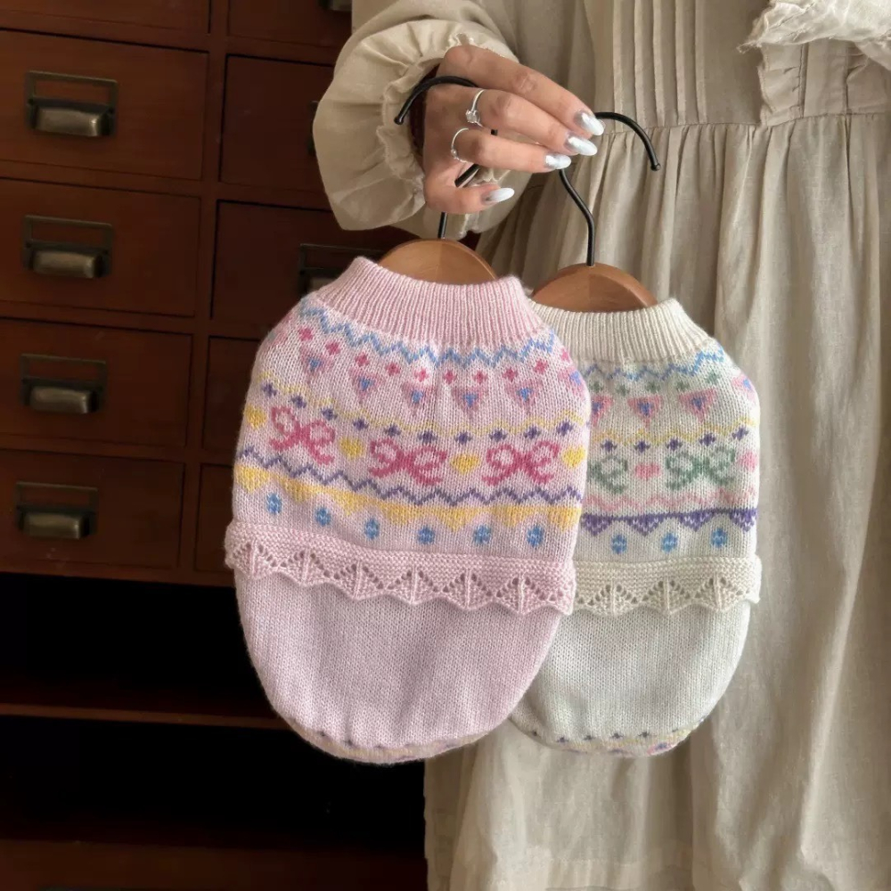 【汪喵森活】 甜美蝴蝶結 白色圖騰 質感針織毛衣 貓狗毛衣 寵物毛衣 寵物服飾 狗衣服 貴賓狗 比熊 柴犬 米克斯 貓咪-細節圖4