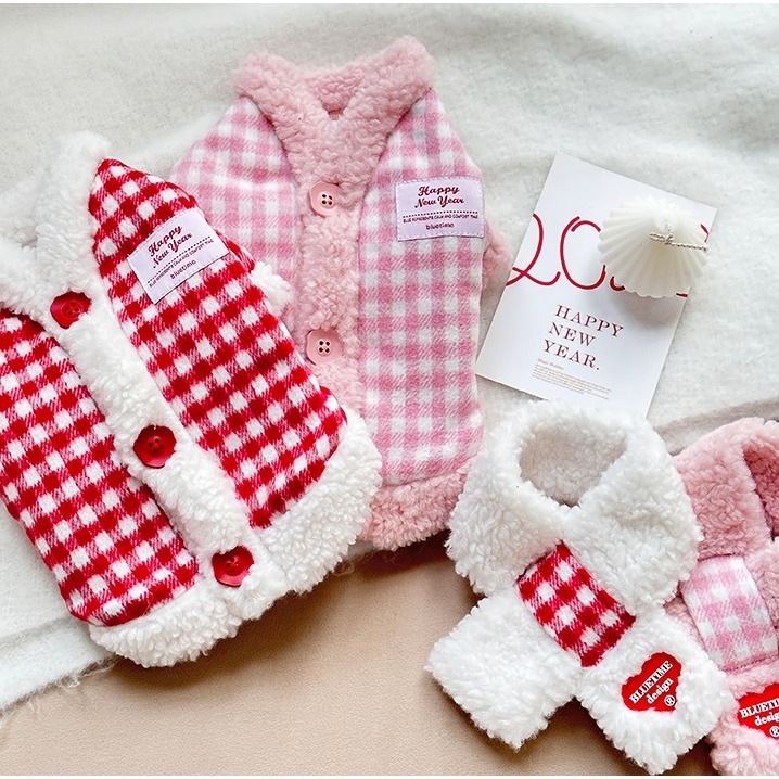【汪喵森活】 粉紅甜心 羊羔絨 格紋背心 附圍巾 聖誕節 過年 貓咪 狗衣服 柴犬 柯基 米克斯 邊境 貴賓 比熊-細節圖5