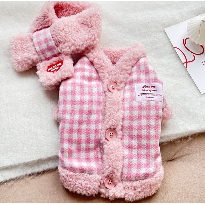 【汪喵森活】 粉紅甜心 羊羔絨 格紋背心 附圍巾 聖誕節 過年 貓咪 狗衣服 柴犬 柯基 米克斯 邊境 貴賓 比熊-細節圖8