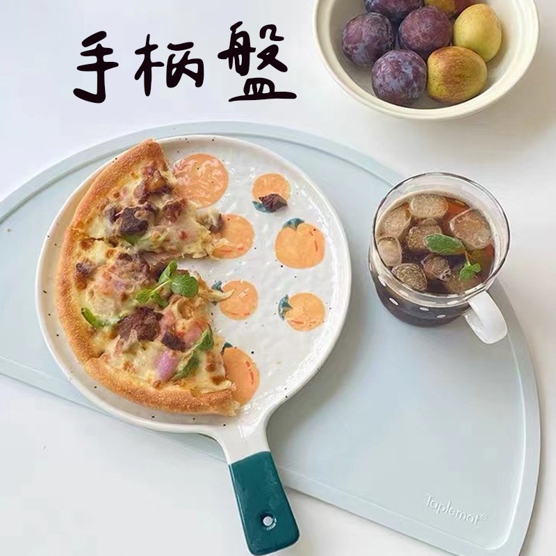 陶瓷手柄披薩盤 】拍照盤 手柄水果盤 陶瓷盤 PIZZA盤 圓盤  入厝禮 烤盤 烤箱盤  盤子 手把盤子-細節圖2
