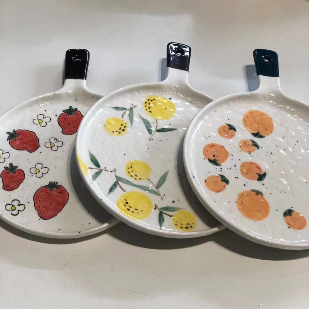 陶瓷手柄披薩盤 】拍照盤 手柄水果盤 陶瓷盤 PIZZA盤 圓盤  入厝禮 烤盤 烤箱盤  盤子 手把盤子-細節圖3